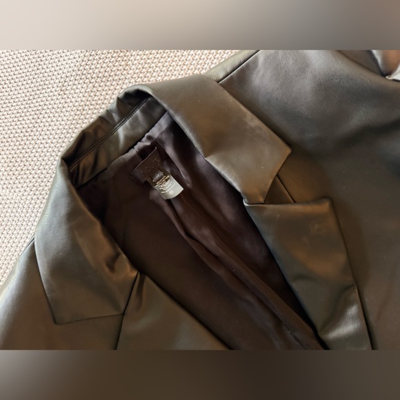 REVOLVE H:OURS Alvina Black Faux Leather Cropped Blazer Cropped Jacket - Picture 9 of 12